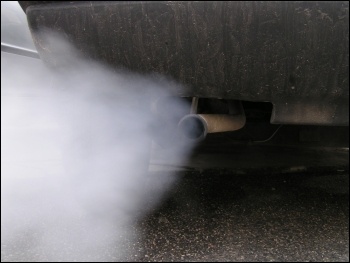 Car exhaust contains poisonous nitrogen oxides, photo Simone Ramella (Creative Commons)