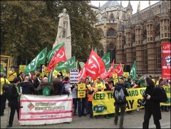 RMT Southern protest at Parliament 1.11.16, photo Paula Mitchell
