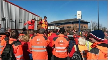 Doncaster postal workers' strike, 24.3.17, photo A Tice